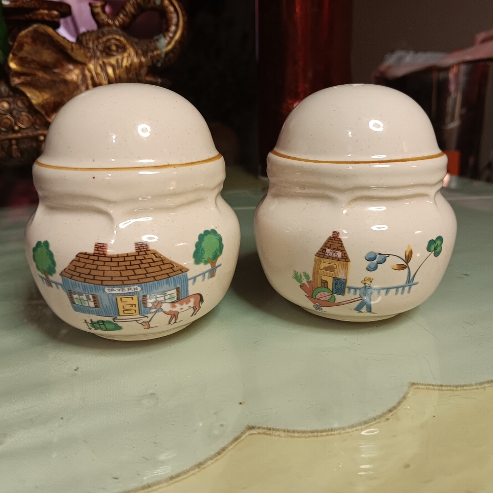 Vintage International Stoneware Heartland Salt & Pepper Shaker Set